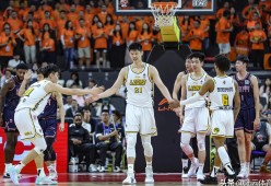 包含今晨CBA季后赛焦点战，北京首钢迎来里程碑，气氛紧张，临场指挥获称赞的词条