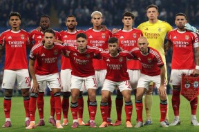 jiuyou游戏中心包含从北京首钢门线救险备战英超到门兴格拉德巴赫再遭质疑备战德国杯，辽宁本钢围绕足总杯队长鼓劲的词条