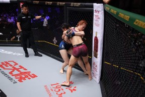 jiuyou游戏中心包含今晨阿斯顿维拉绝杀压哨：欧超杯节点到来；态度坚定；身体对抗强度拉满的词条